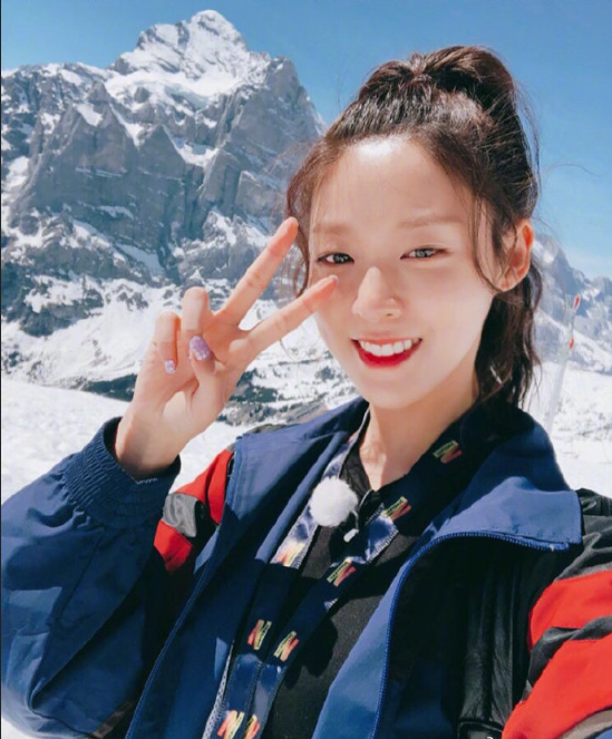 韩国美女明星AOA雪炫私服穿搭图片 3