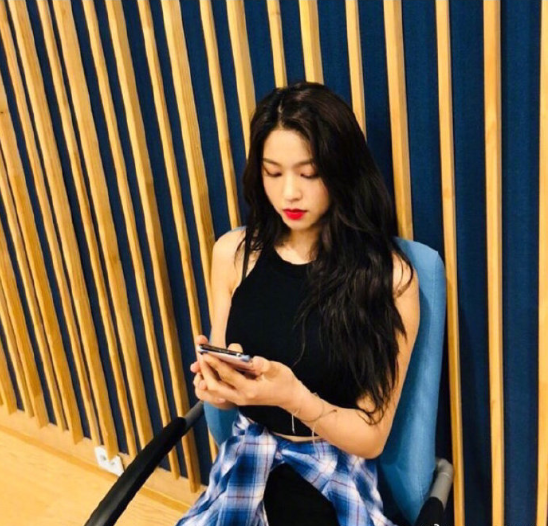 韩国美女明星AOA雪炫私服穿搭图片 6