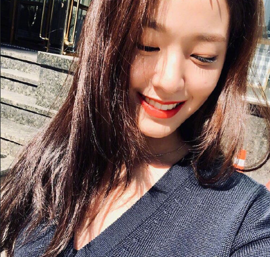 韩国美女明星AOA雪炫私服穿搭图片 10