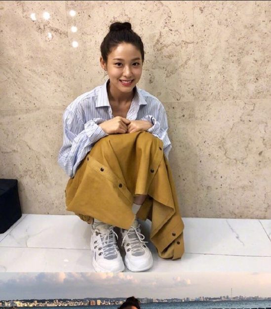 韩国美女明星AOA雪炫私服穿搭图片 11