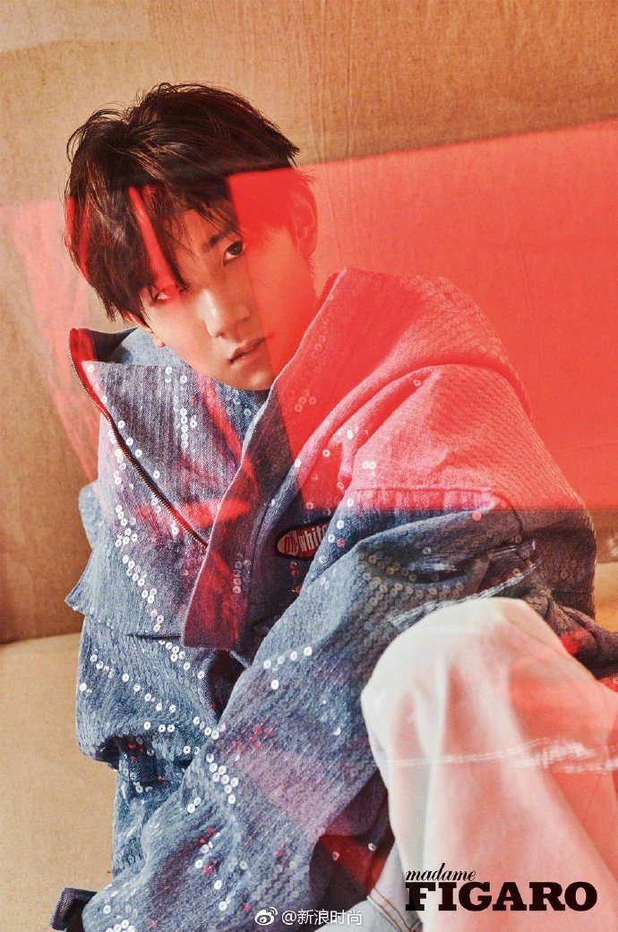 中国男团tfboys王源印花西装彰显个性图片 3