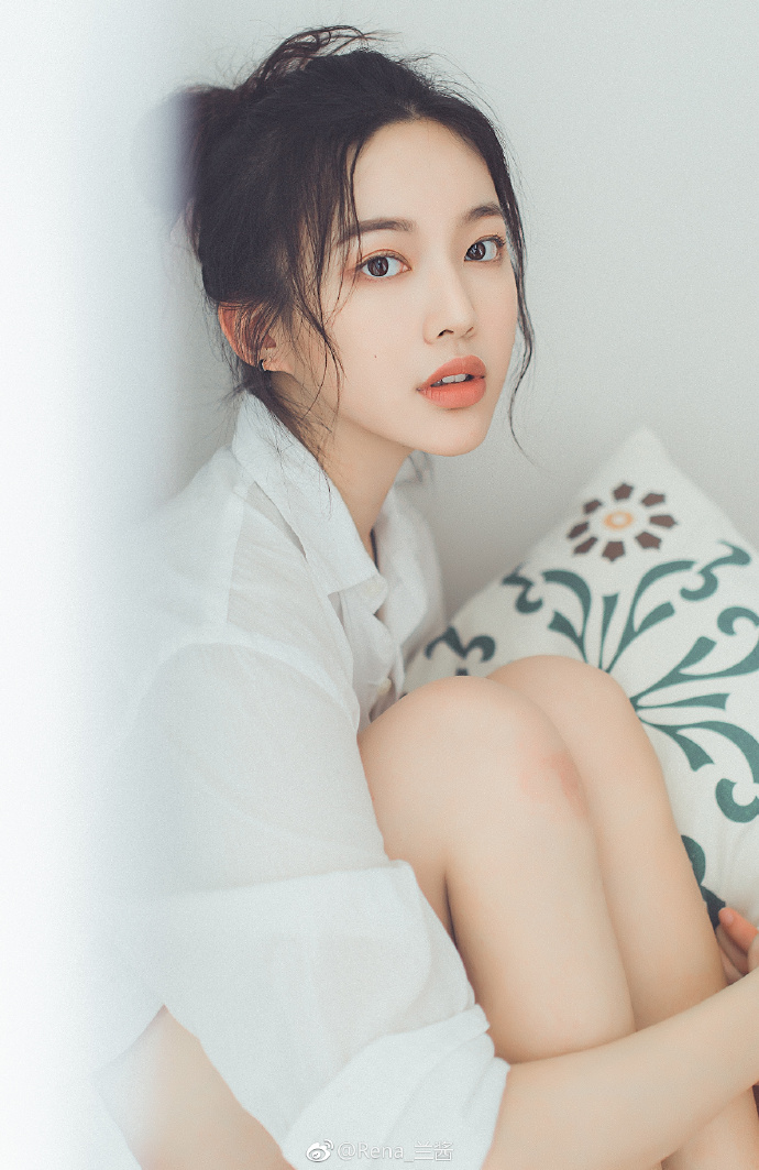 清纯美女模特李萬一居家私房图片 2