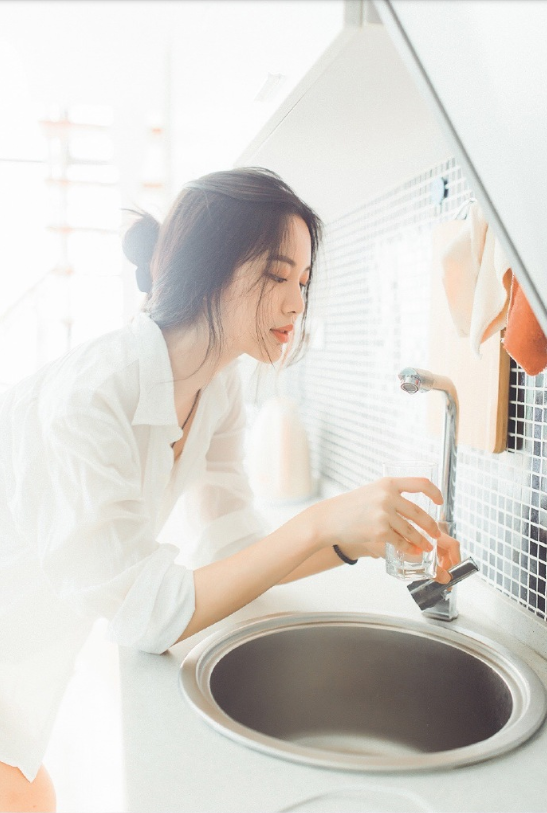 清纯美女模特李萬一居家私房图片 3