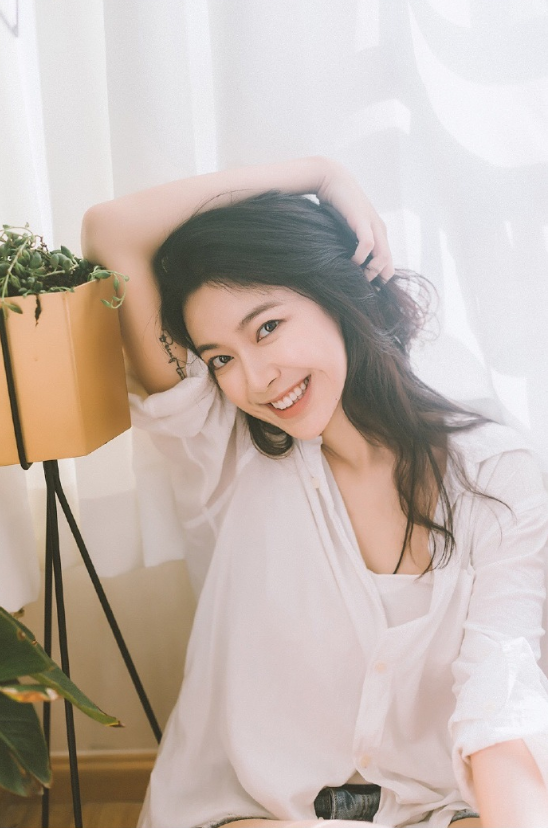 清纯美女模特李萬一居家私房图片 4