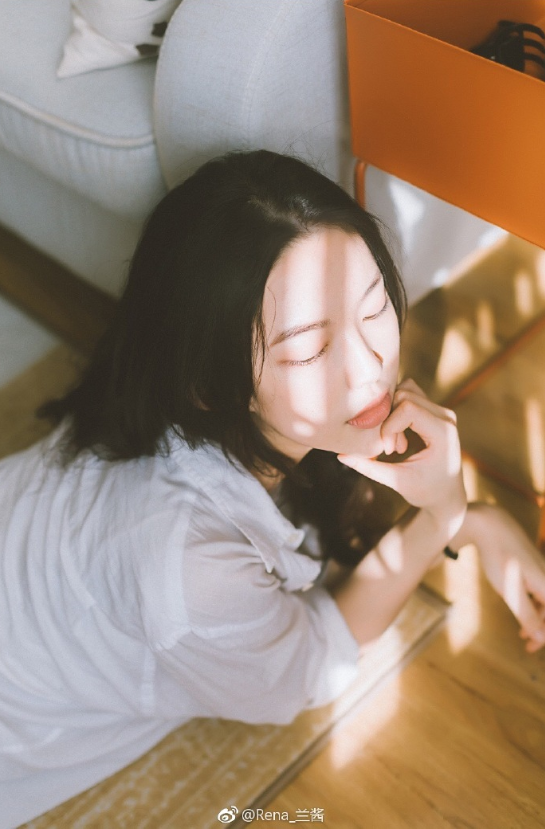 清纯美女模特李萬一居家私房图片 5