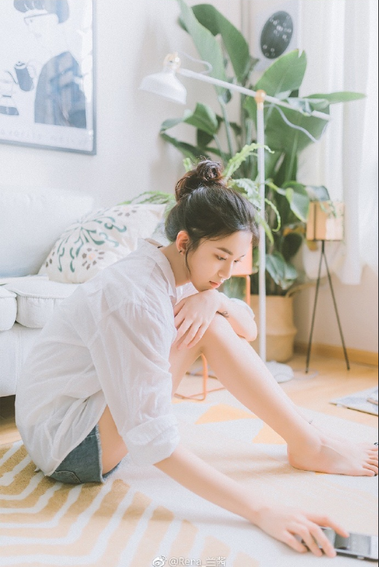 清纯美女模特李萬一居家私房图片 8
