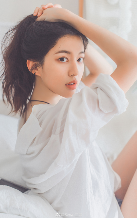 清纯美女模特李萬一居家私房图片 9