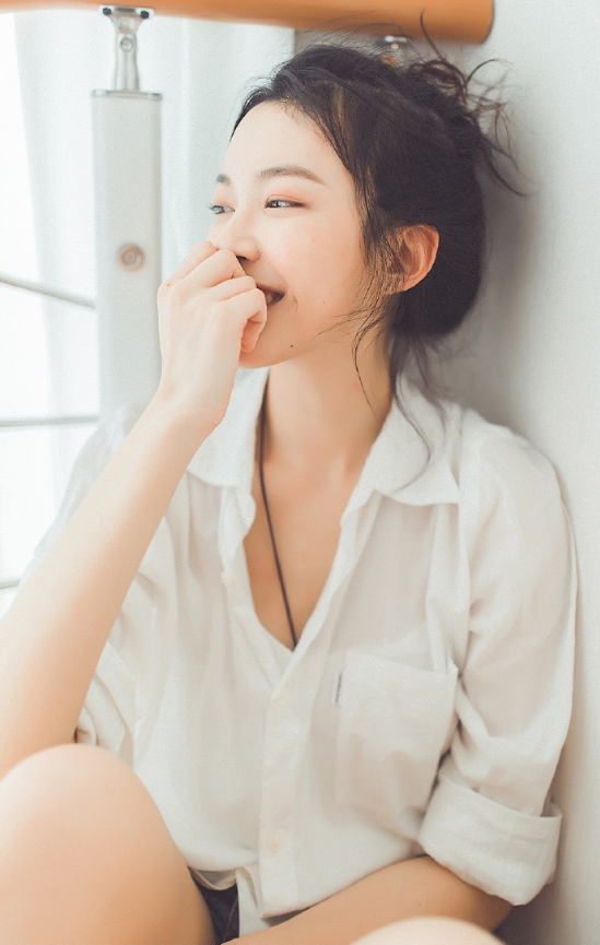 清纯美女模特李萬一居家私房图片 13