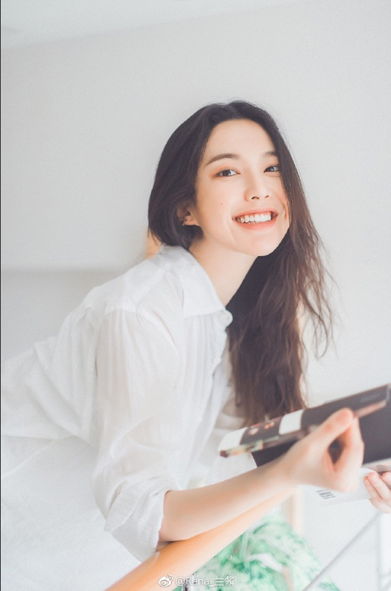 清纯美女模特李萬一居家私房图片 16