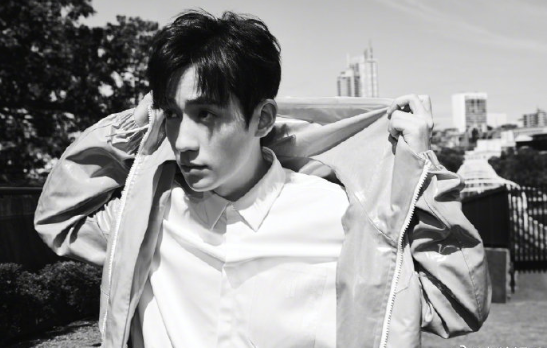 湖北男明星朱一龙时尚优雅最新写真曝光 4