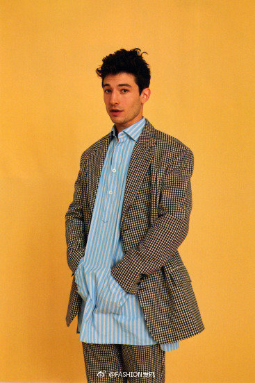 欧美男明星Ezra Miller拍摄《GQ》西班牙版杂志封面 2