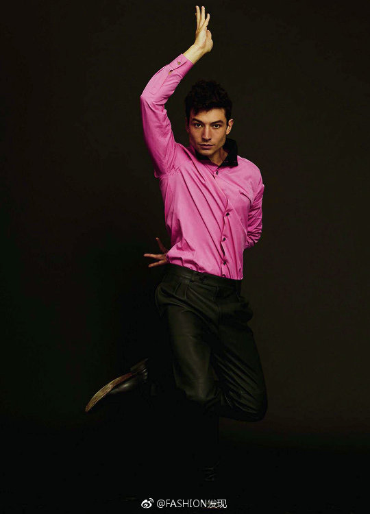 欧美男明星Ezra Miller拍摄《GQ》西班牙版杂志封面 5