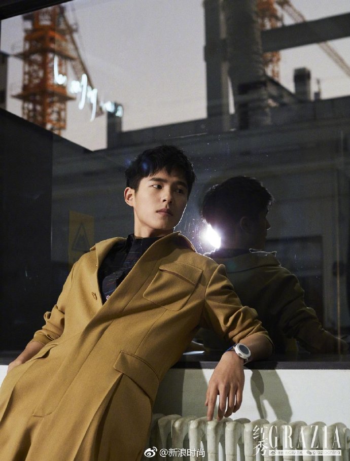 内地男演员帅哥刘昊然《红秀GRAZIA》杂志开年封 2