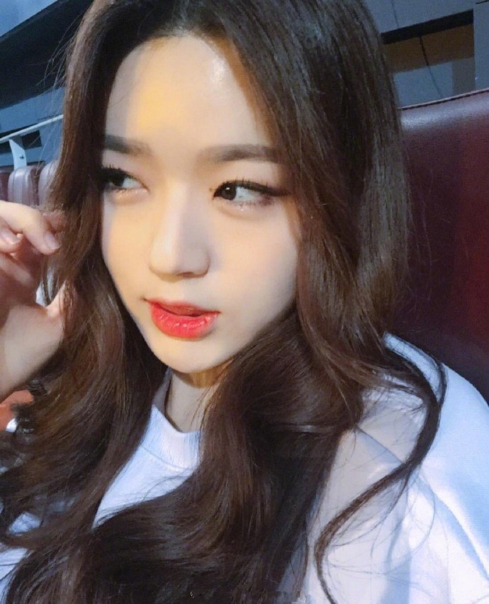 蜜茶色甜系少女波浪卷美女自拍图片 3