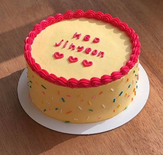 极简风韩式生日蛋糕图片