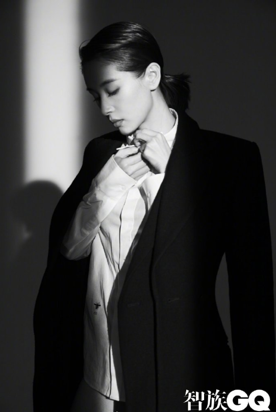 四川美女明星王子文早春黑白大片图片 8