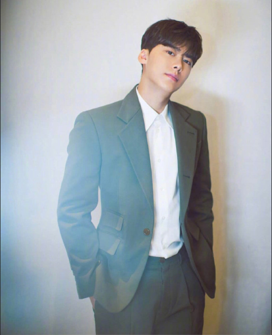 浓眉大眼男明星李易峰精美壁纸图片 5