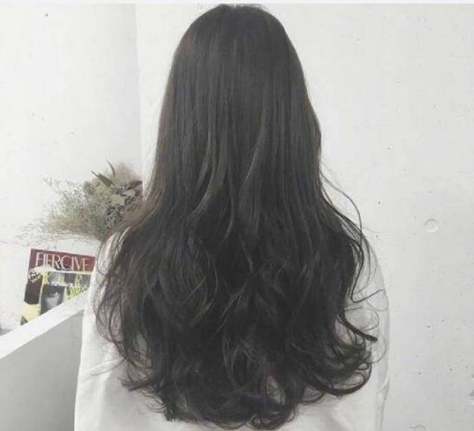 喜欢这种长发微卷的慵懒感发型图片