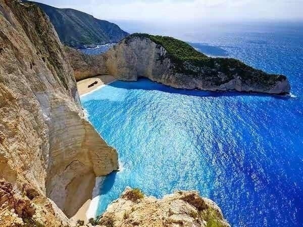 希腊扎金索斯群岛的Navagio海滩风景图片