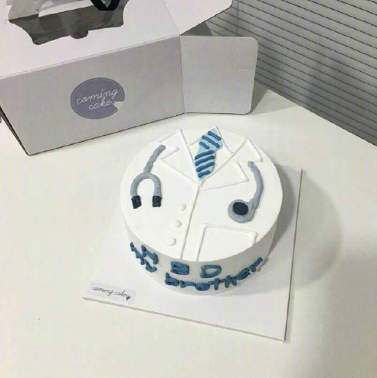 浅色系生日蛋糕图片 8