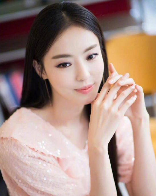 韩国美女演员李多喜长发美照图片 8