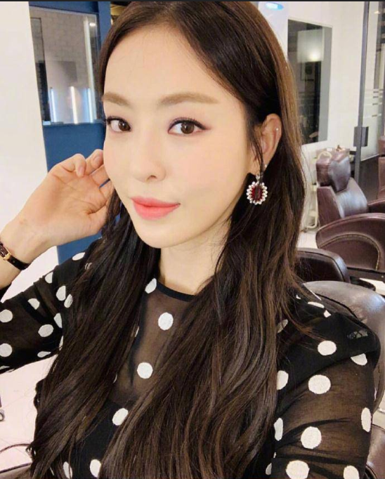 韩国美女演员李多喜长发美照图片 10
