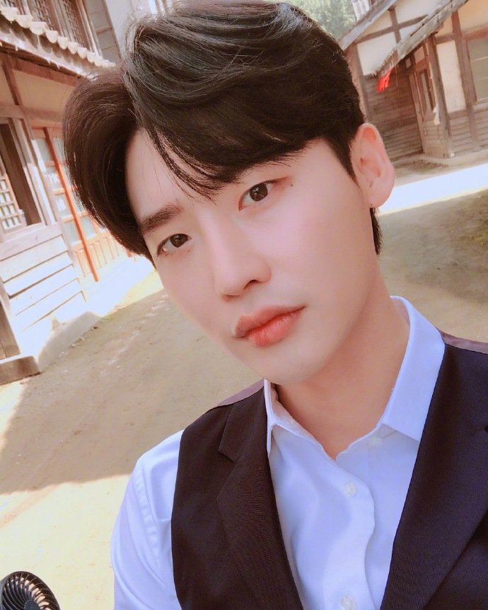 韩国男演员李钟硕图片 8