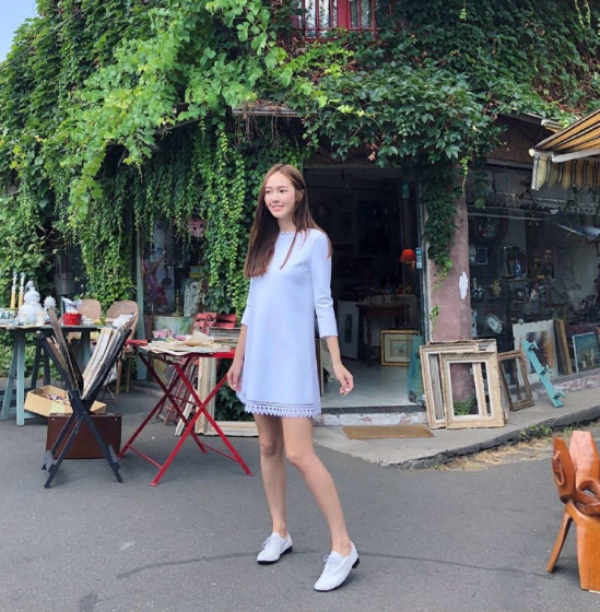 韩国女歌手郑秀妍私服穿搭图片 10