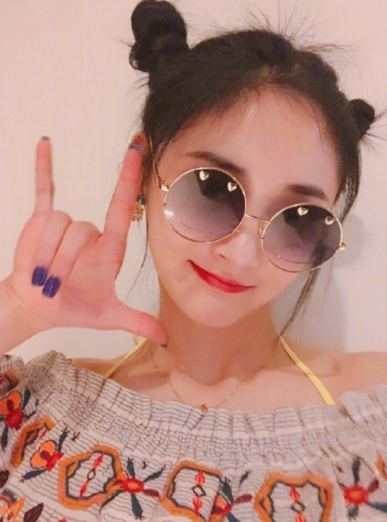 浙江美女明星周洁琼可爱自拍图片