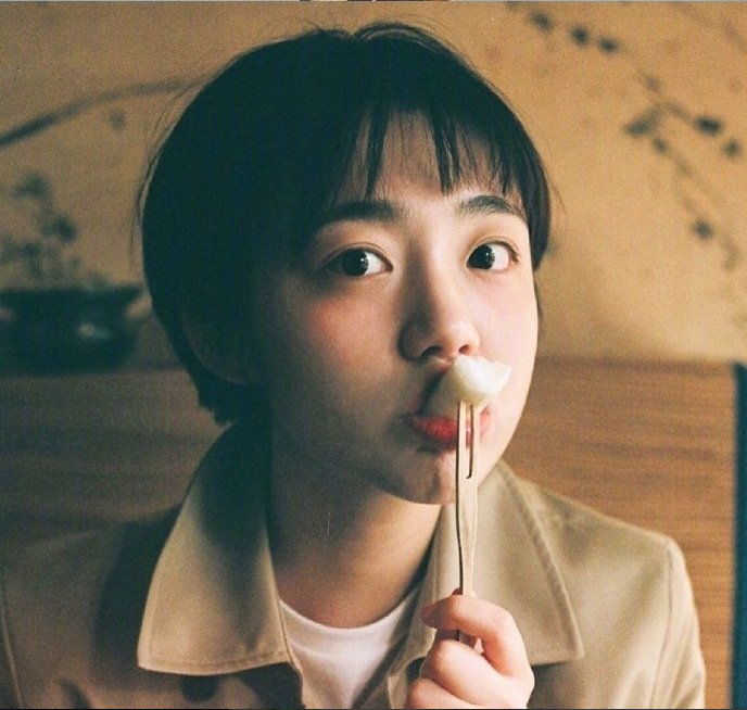 短发发型的清纯美少女图片 5