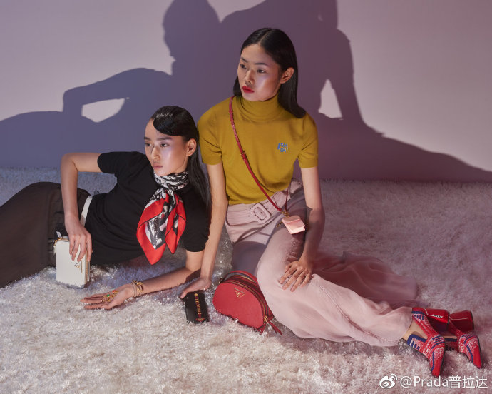 Prada呈现一组新春线上大片