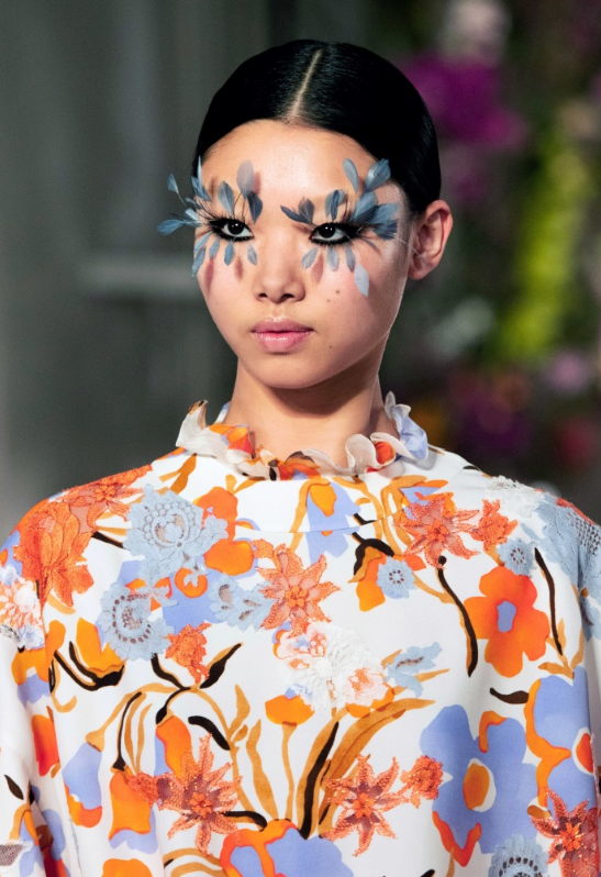 华伦天奴2019春夏高定以&ldquo;花&rdquo;为主题模特们眼妆 2