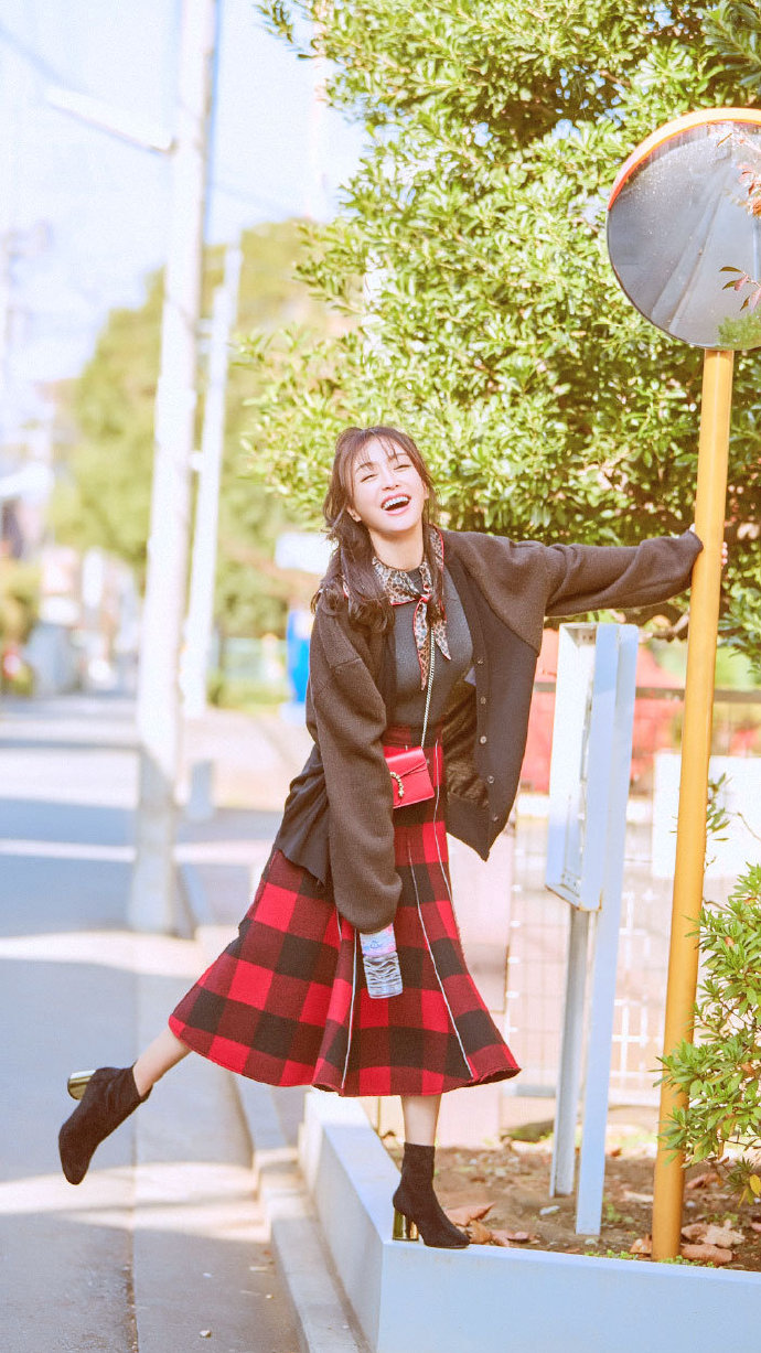 东北美女明星秦岚少女风壁纸图片 4