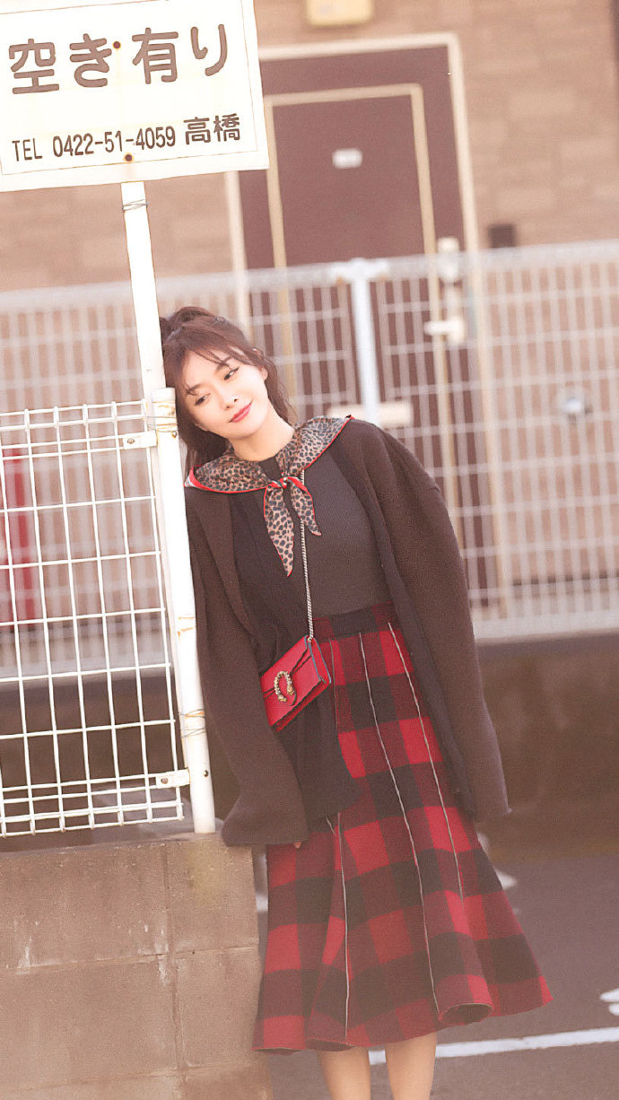 东北美女明星秦岚少女风壁纸图片 7
