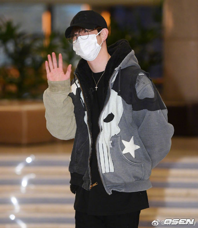 韩国男团GOT7段宜恩机场街拍图片 4