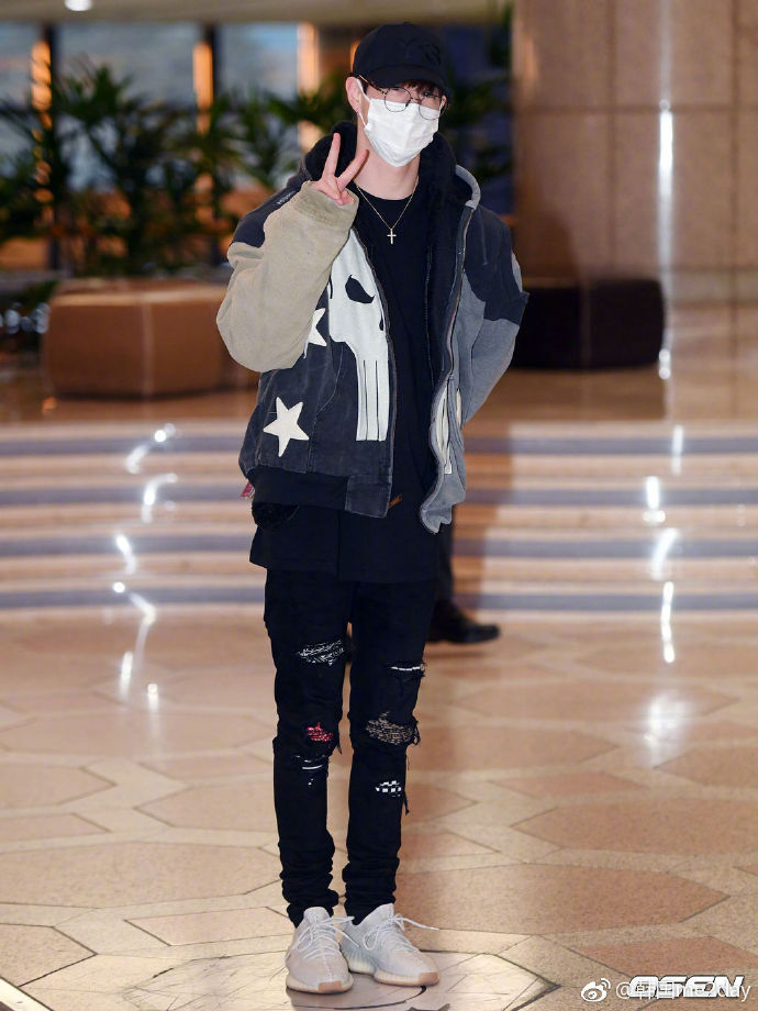 韩国男团GOT7段宜恩机场街拍图片 6