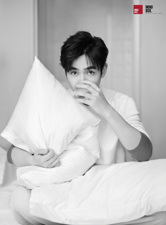 小鲜肉男明星朱一龙写真书《DEPART》澳洲漫步图 2