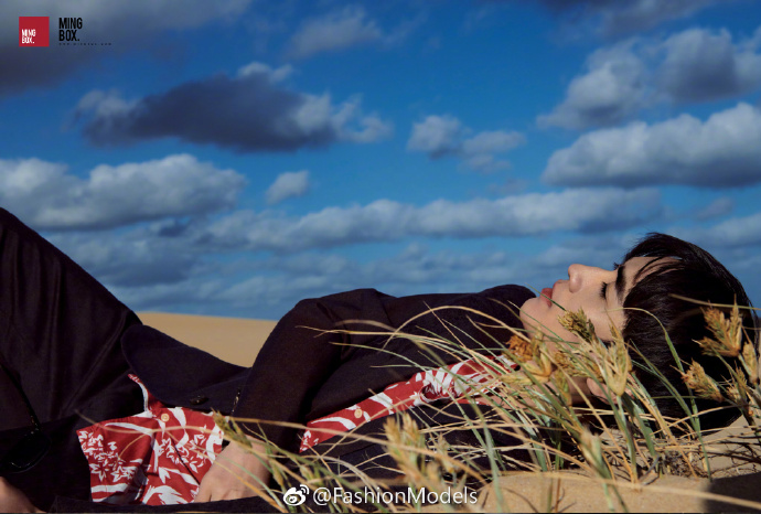 小鲜肉男明星朱一龙写真书《DEPART》澳洲漫步图 8