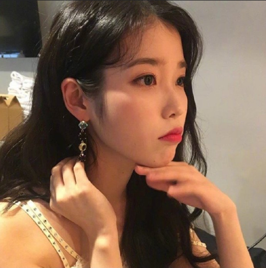韩国女歌手李知恩IU完美侧颜美图 6