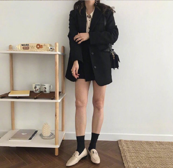 气质又不失小女人魅力的通勤装束穿搭 10