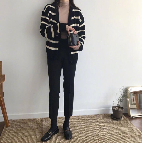 气质又不失小女人魅力的通勤装束穿搭 11