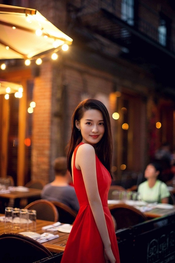 红裙加身的江苏美女明星李沁娇俏清丽图片 5
