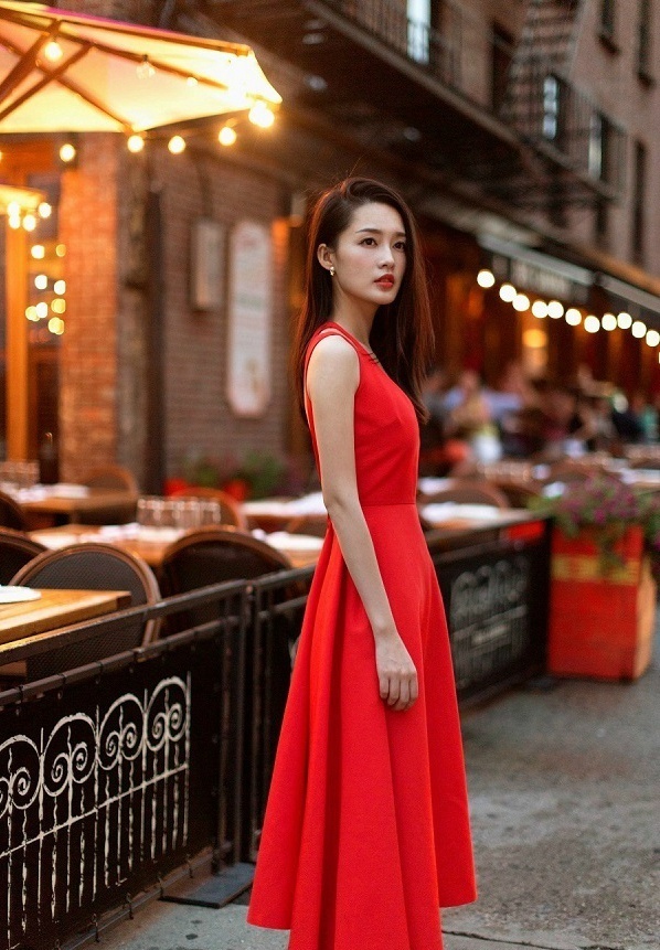 红裙加身的江苏美女明星李沁娇俏清丽图片 7