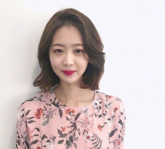 2019春节齐肩发美女发型图片