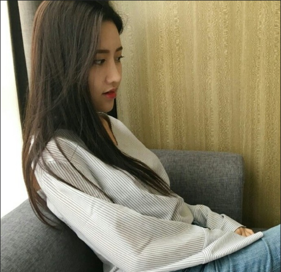 长发意境清纯美女图片 2