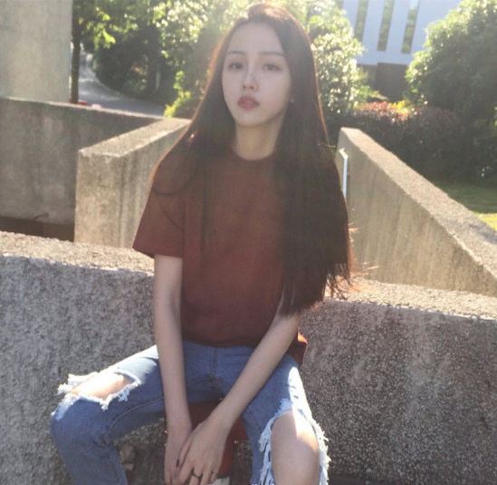 长发意境清纯美女图片 5