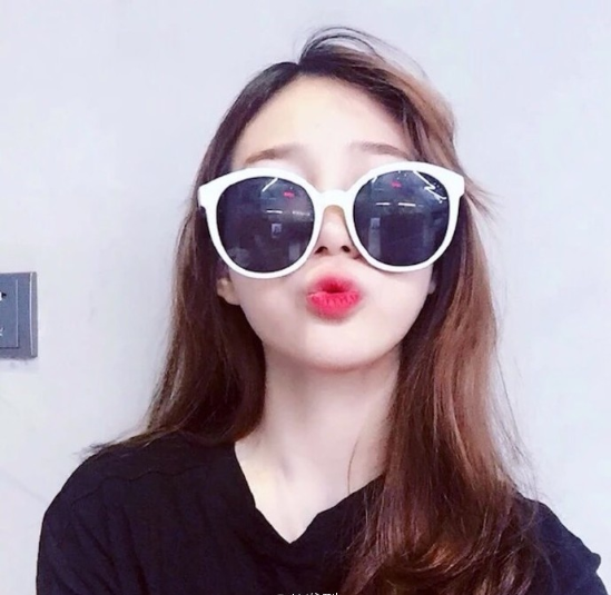 长发意境清纯美女图片 9