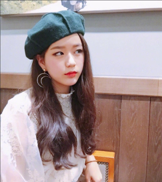 蜜茶色甜系少女波浪卷美女自拍照 6