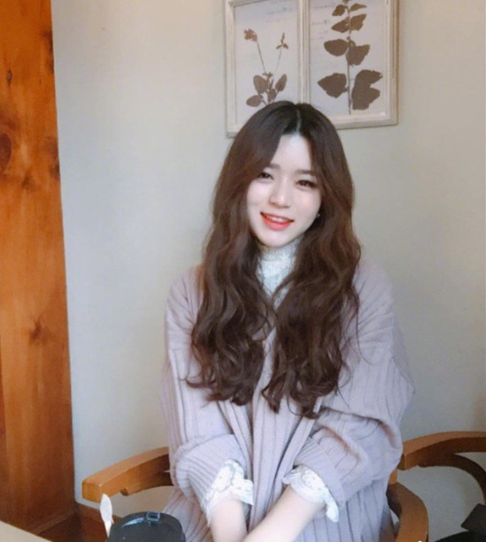 蜜茶色甜系少女波浪卷美女自拍照 8