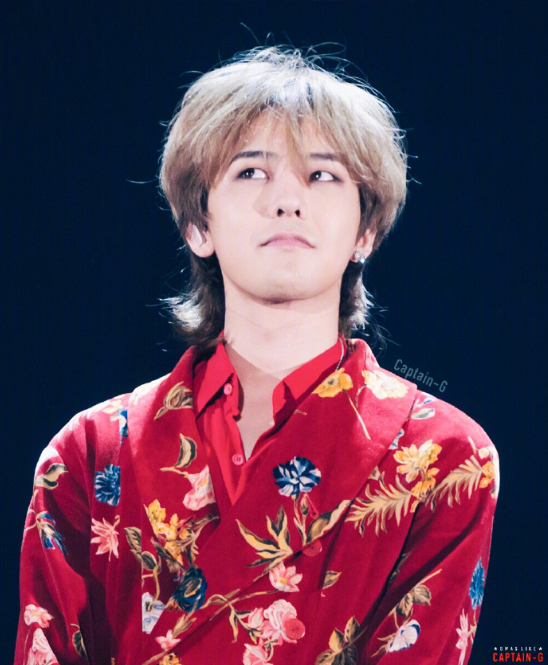 国际偶像男明星权志龙花外套帅气图片 3